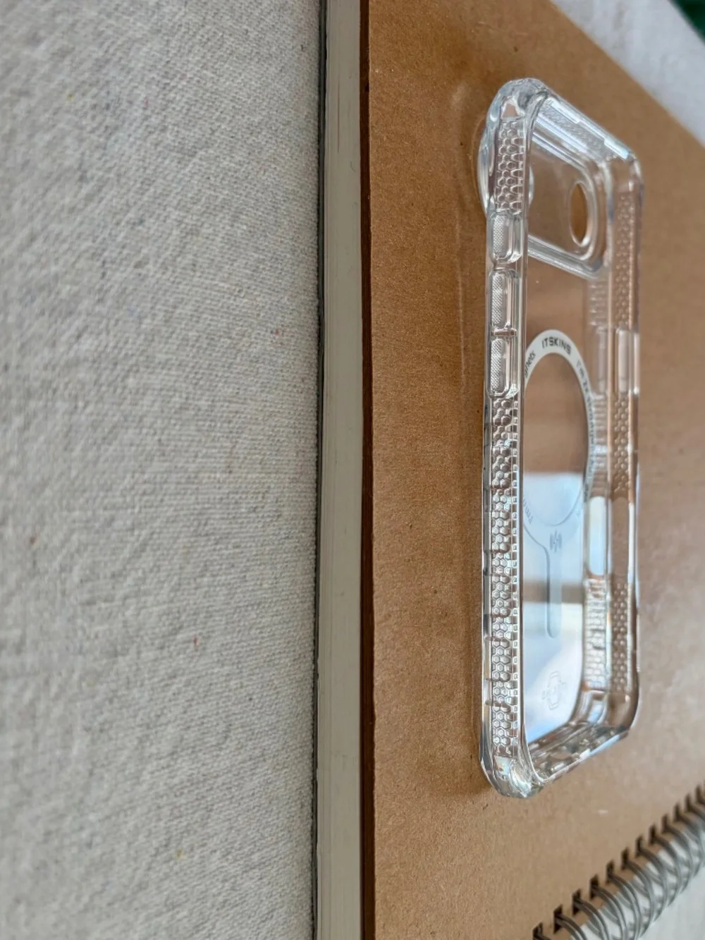 iPhone Air (17) IT Skins Hybrid Clear heavy-duty phone case
